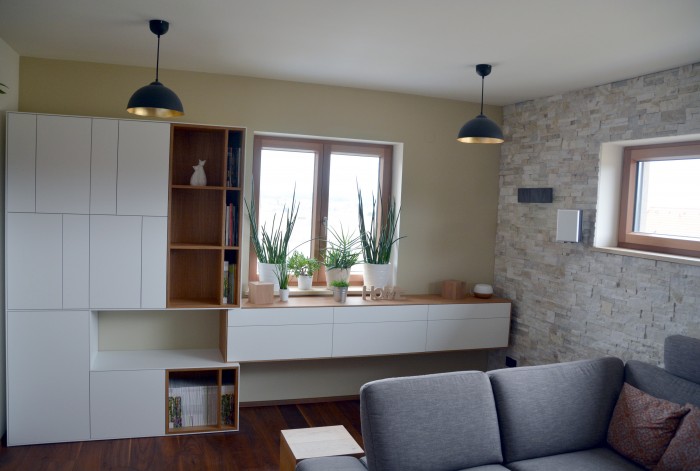 wohnzimmer | eiche, weiß 9016 | integrierte dolby surround anlage | parkett nussbaum