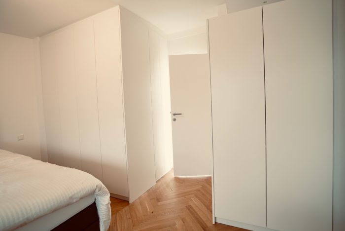 einbauschrank grifflos | flächenbündige innentüre | weiss matt