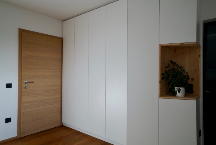 wandschrank | weiss matt | zirbe massiv