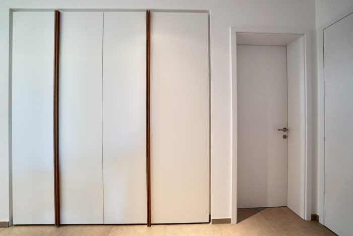 garderobe | schrank mit zugang zu abstellraum | griff in eiche massiv